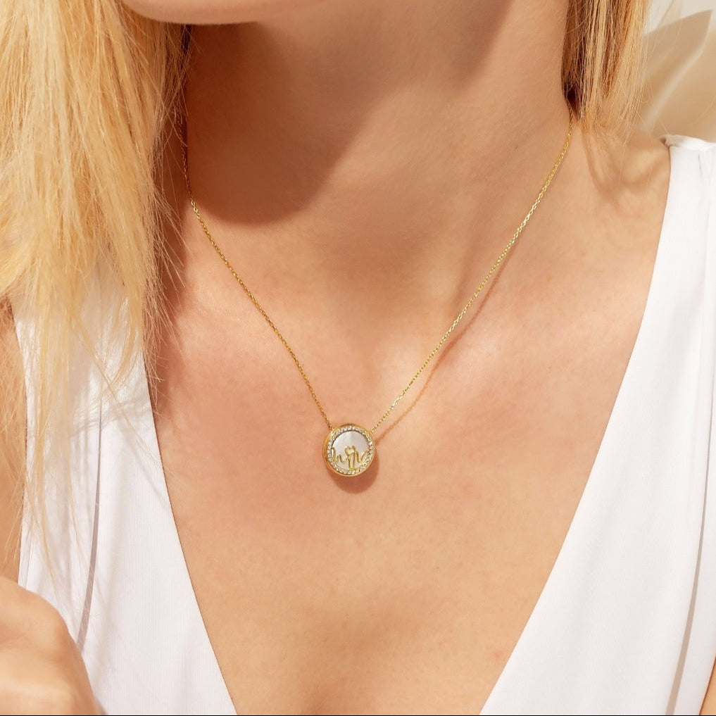 Bloomtine-set-of-necklaces-with-round-pendants. A professional-product-arrangement of multiple-necklaces featuring-circular-heart-medallion-charms on a crisp-white-background. This-collection includes-both-18kt-gold-vermeil, showcasing minimalist-round-pendants on fine-adjustable-chains. Ideal-for-jewellery-layering, these-versatile-necklaces are designed-for-gifting and highlight the-polished-finish and botanical-engravings of the-Bloomtine-Loves-Frequency-signature-collecti